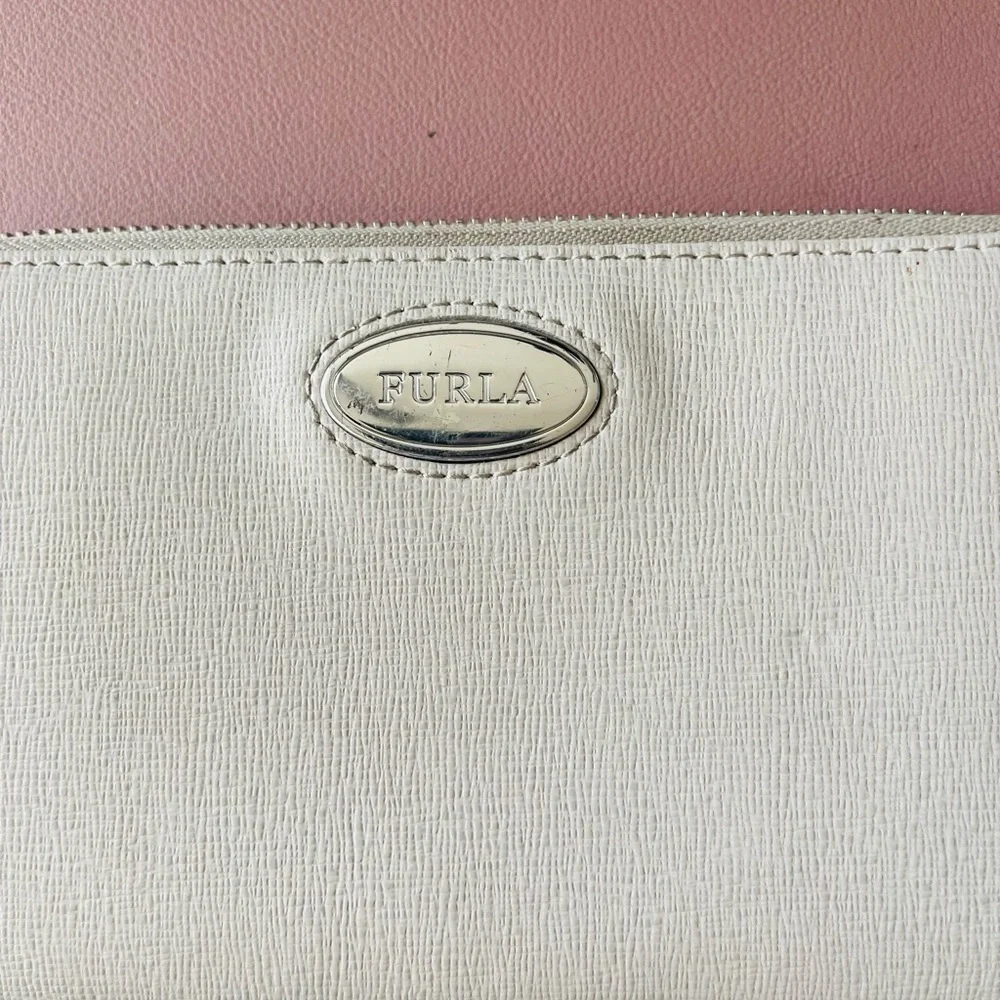 FURLA long wallet pure leather / off white / beige / zip around GUC - Picture 3 of 12